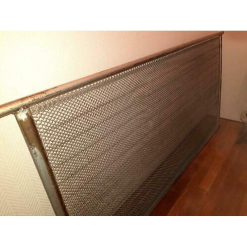 Retro bed uit de jaren 1935 1940.