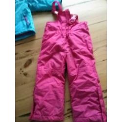 Nette roze skibroek, blauwe skijas maat 86-92