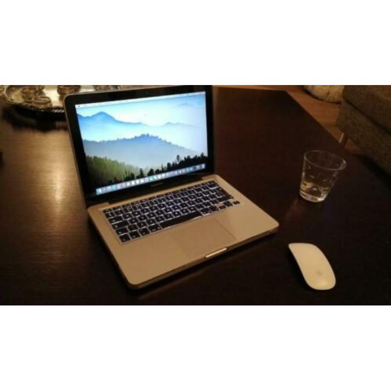 Apple MacBook Pro 13 750GB i5 8GB HDMI