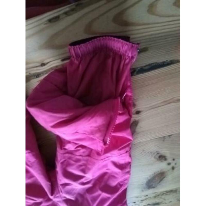 Nette roze skibroek, blauwe skijas maat 86-92