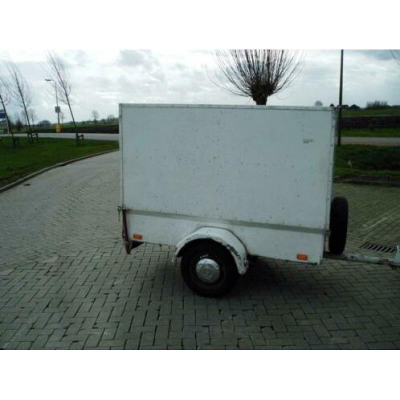 saris geslotenaanhangwagen