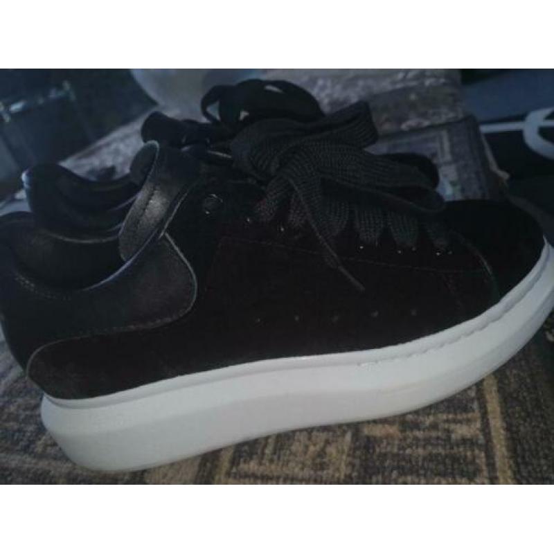Alexander Mcqueen maat 37,5/38 suede nieuw in doos!!