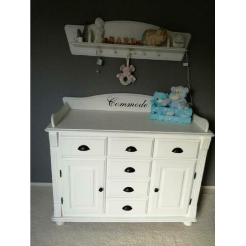 Prachtig brocante babykamer