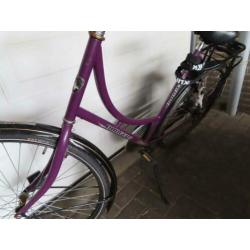 Paarse omafiets Burgers opknapper