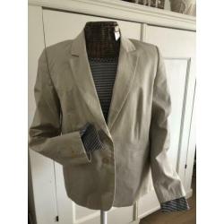 Nieuw jasje van Benetton in maat 42 beige