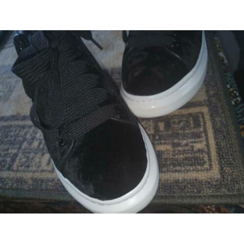 Alexander Mcqueen maat 37,5/38 suede nieuw in doos!!