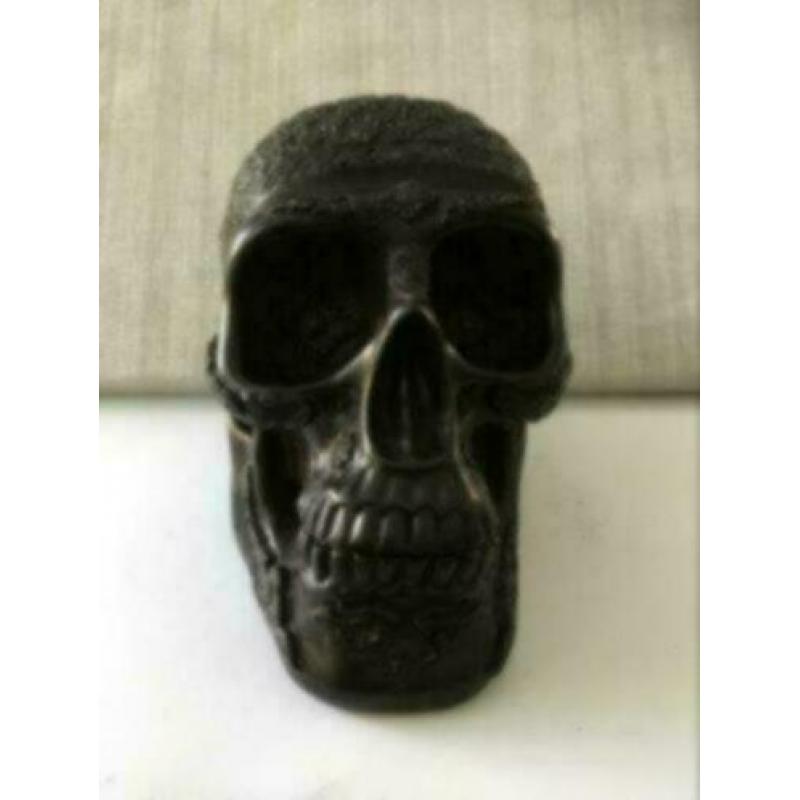 6 x Prachtige bewerkte schedel scull handgemaakt poly pr.st.