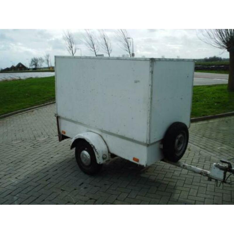 saris geslotenaanhangwagen