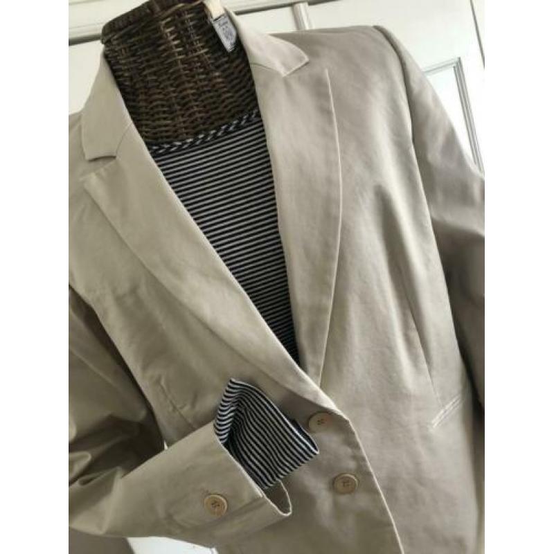 Nieuw jasje van Benetton in maat 42 beige