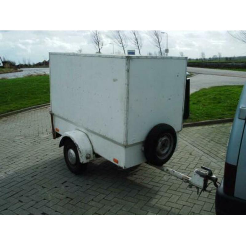 saris geslotenaanhangwagen