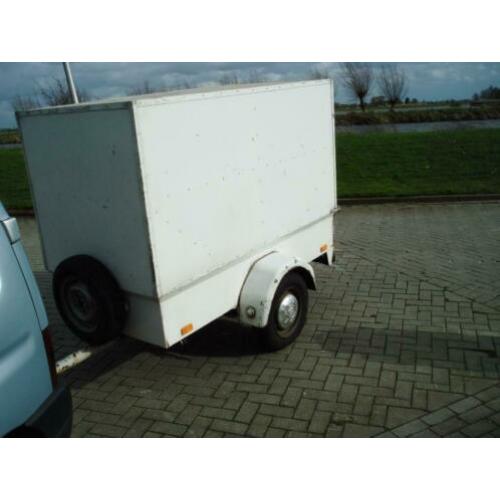 saris geslotenaanhangwagen