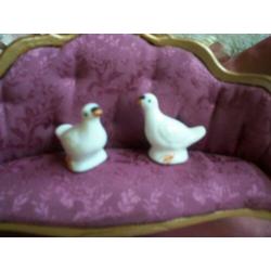 Miniatuur dieren puntgaaf porselein: witte duiven 1:12