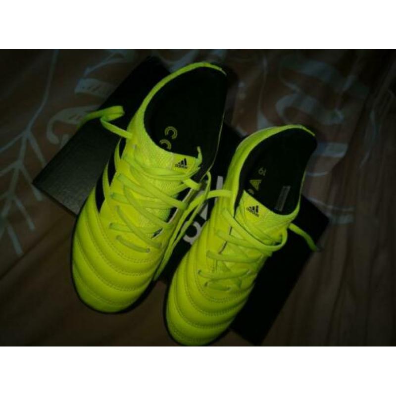 Adidas voetbalschoenen 33