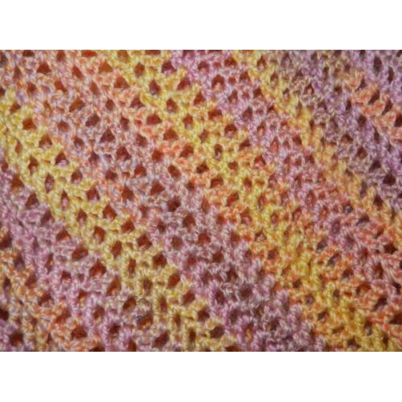 Supermooie handgehaakte pastelkleurige poncho. Nieuw!