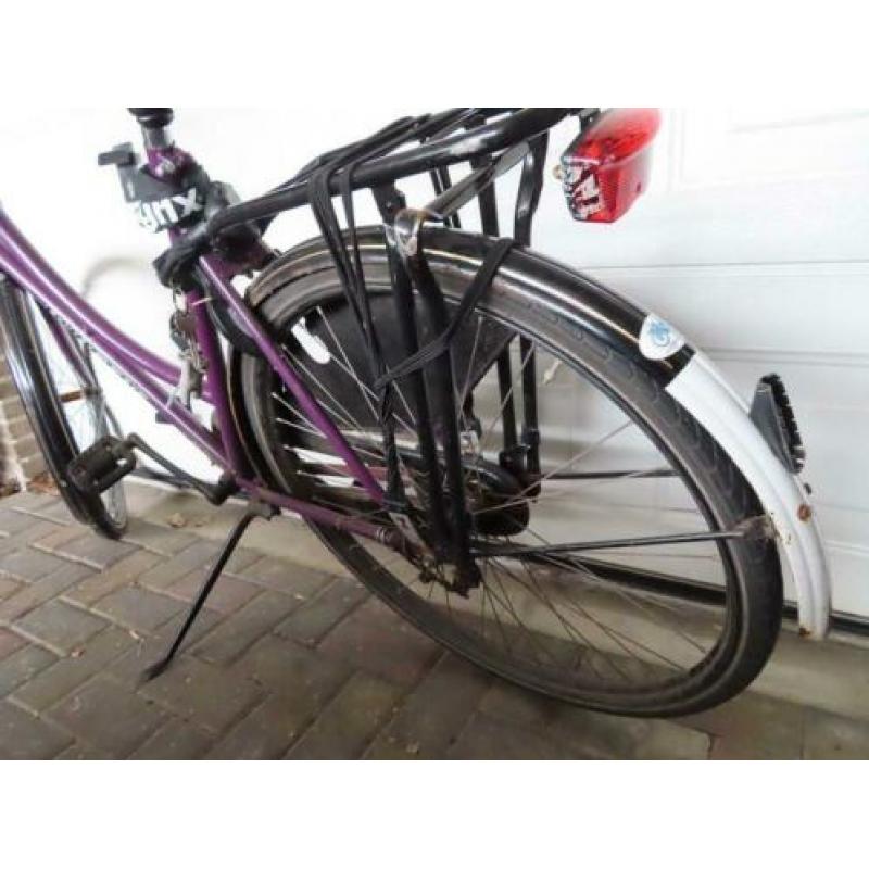 Paarse omafiets Burgers opknapper