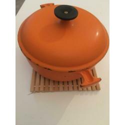 le creuset braadpan,20 cm, deksel wat gebruikssporen, oranje
