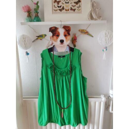 XTWO groene top met rozen zgan maat 52/54??