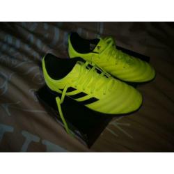 Adidas voetbalschoenen 33