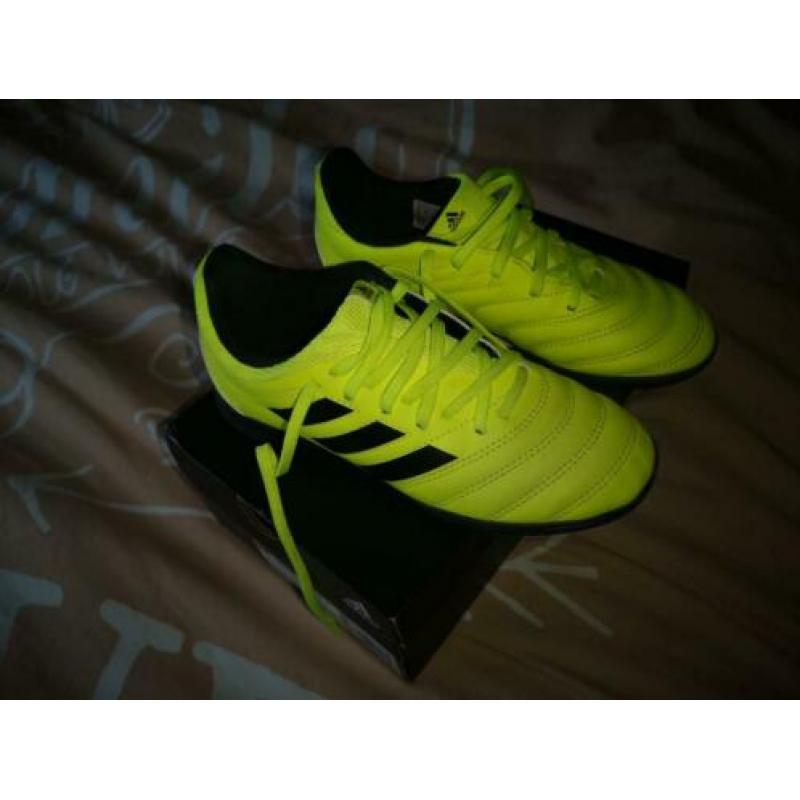 Adidas voetbalschoenen 33
