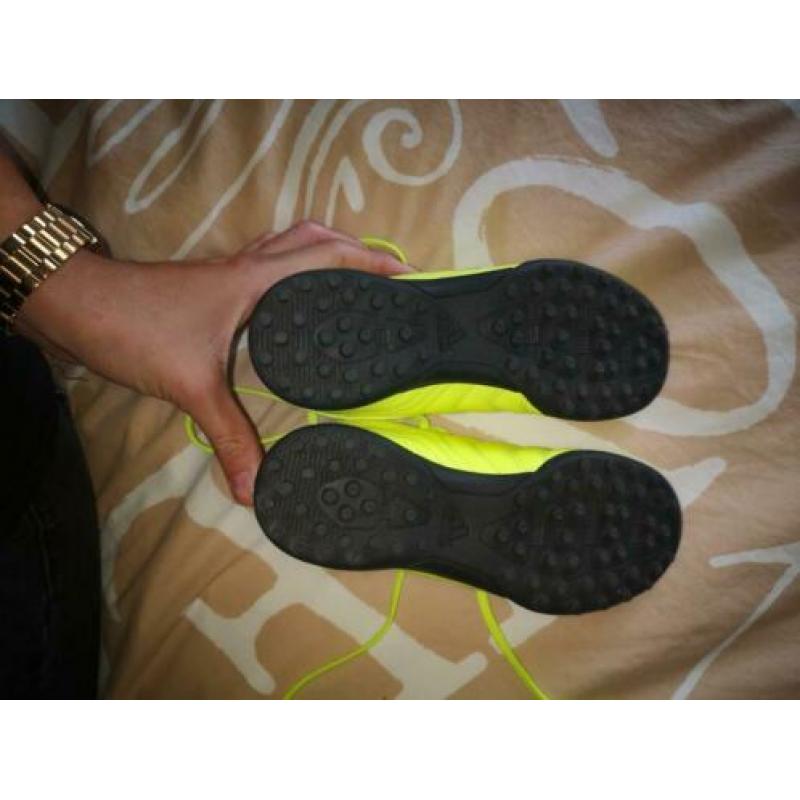 Adidas voetbalschoenen 33