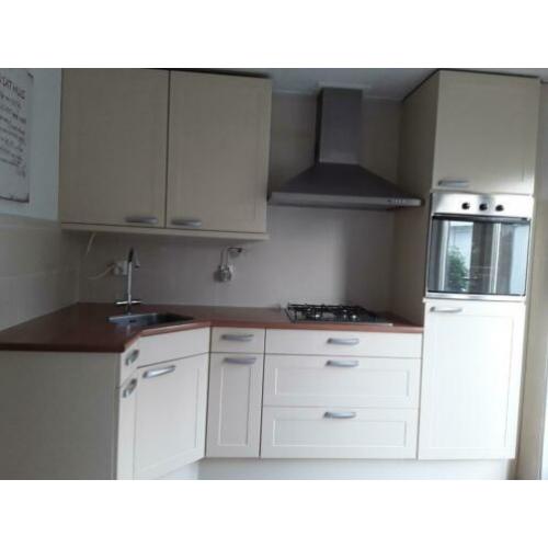 Keuken met apparatuur