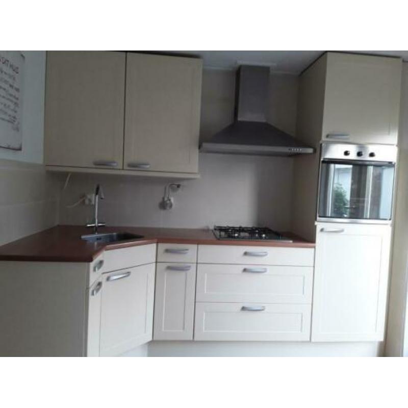 Keuken met apparatuur