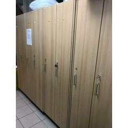 Garderobe kast 5 x 2 stuks.
