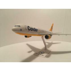 Diverse Boeing 767 modelvliegtuigen