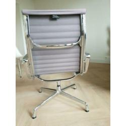Vitra Eames Aluminium Chair EA 115 lounge chair