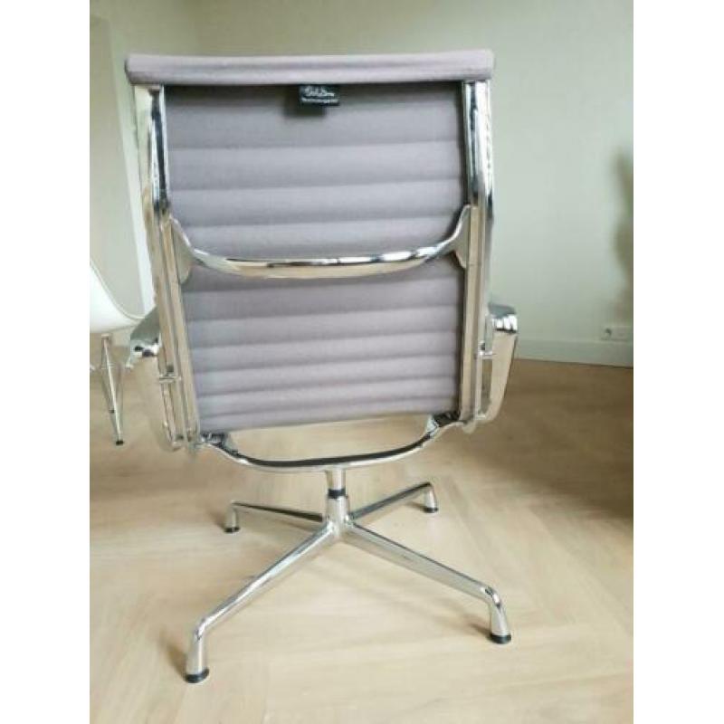 Vitra Eames Aluminium Chair EA 115 lounge chair