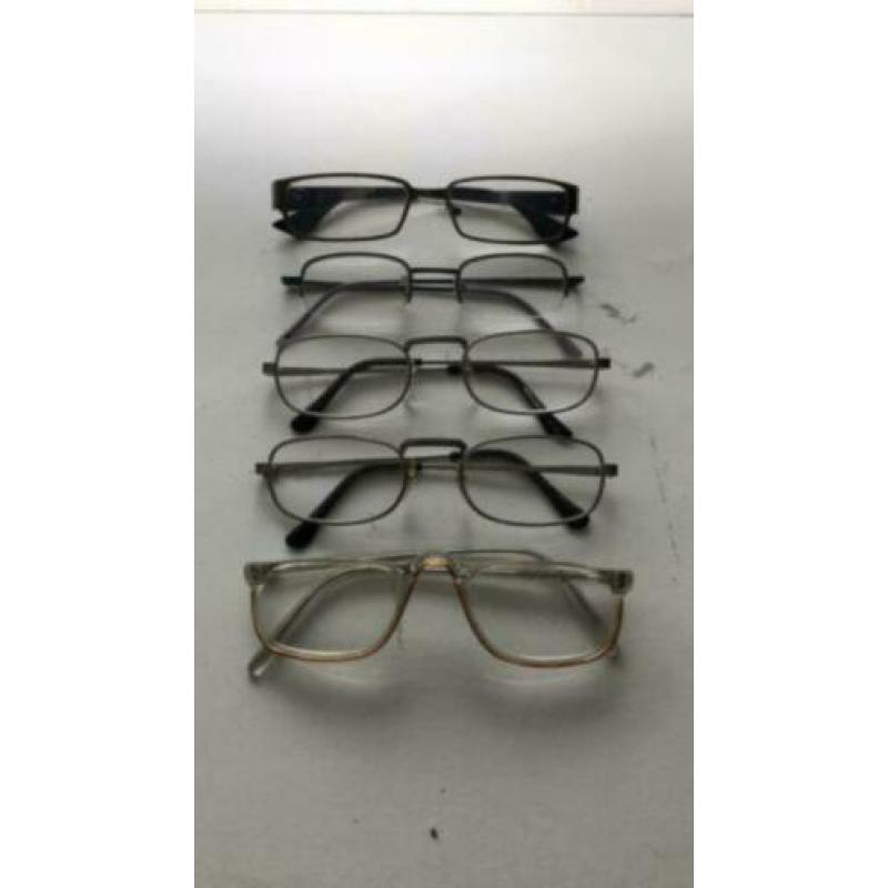 5 brilmonturen met glas, armani en diverse +250 en +200