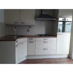 Keuken met apparatuur