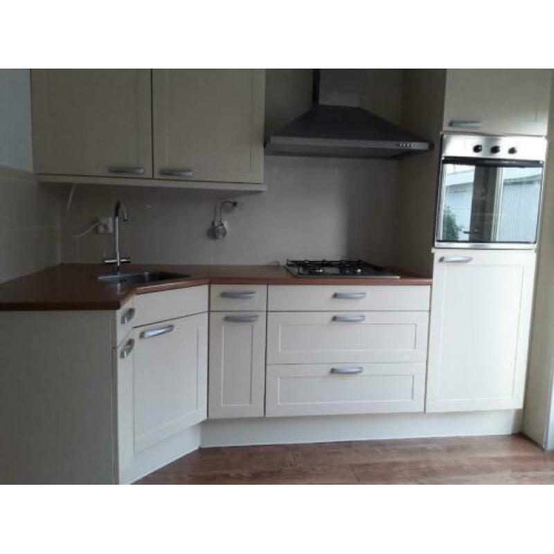 Keuken met apparatuur