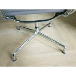 Vitra Eames Aluminium Chair EA 115 lounge chair
