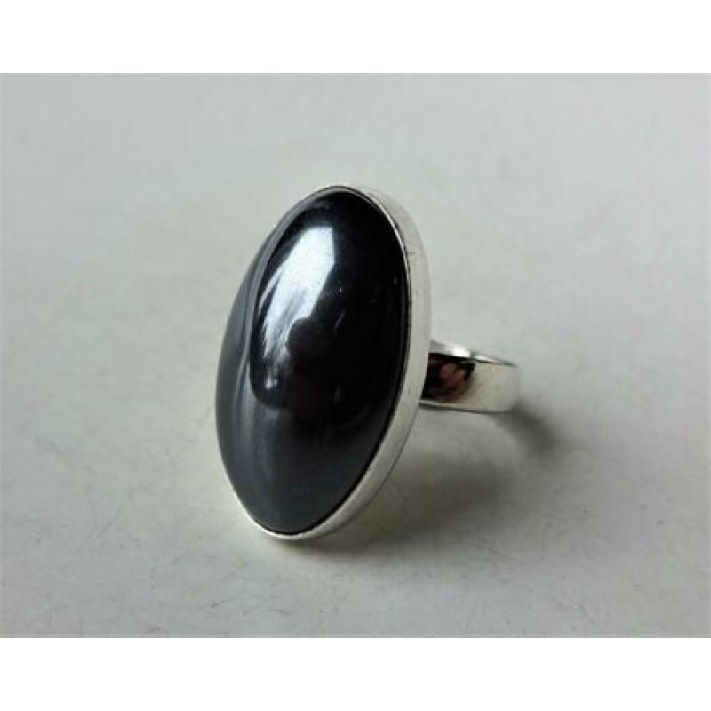 Vintage Hollands zilveren ring: hematiet. J.v.d.Meer