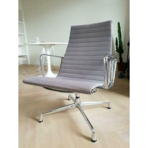 Vitra Eames Aluminium Chair EA 115 lounge chair