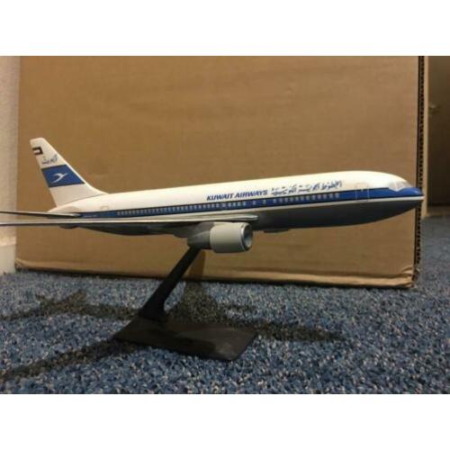 Diverse Boeing 767 modelvliegtuigen