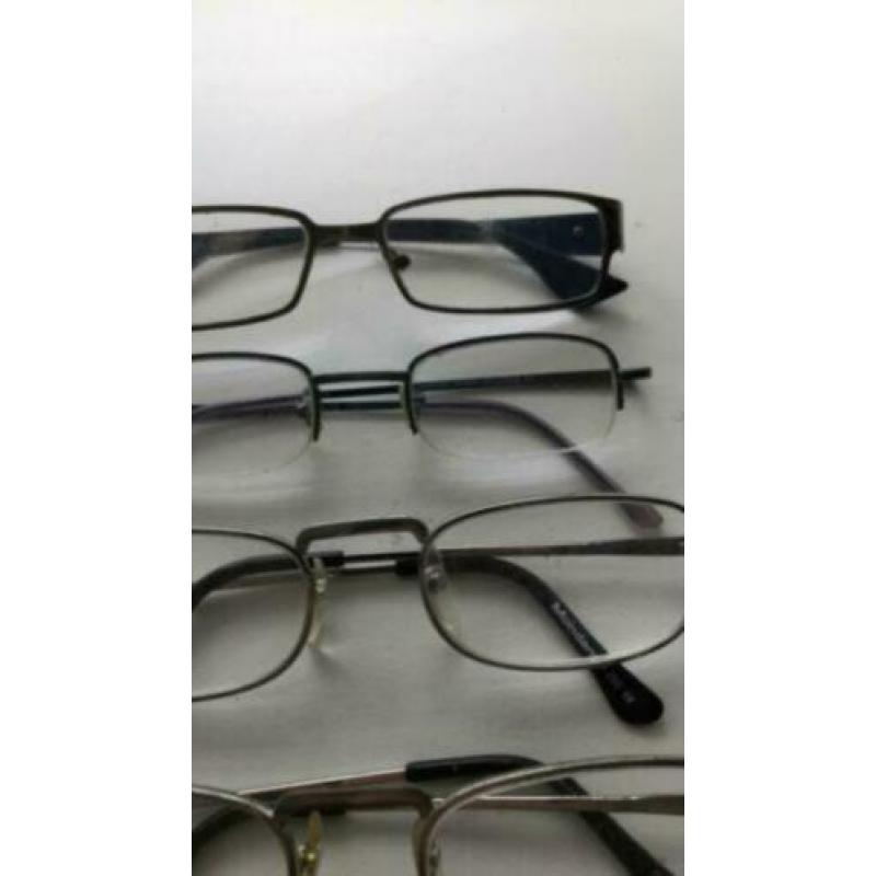 5 brilmonturen met glas, armani en diverse +250 en +200