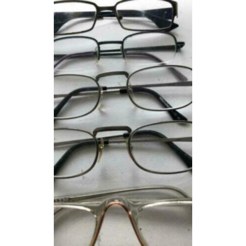 5 brilmonturen met glas, armani en diverse +250 en +200