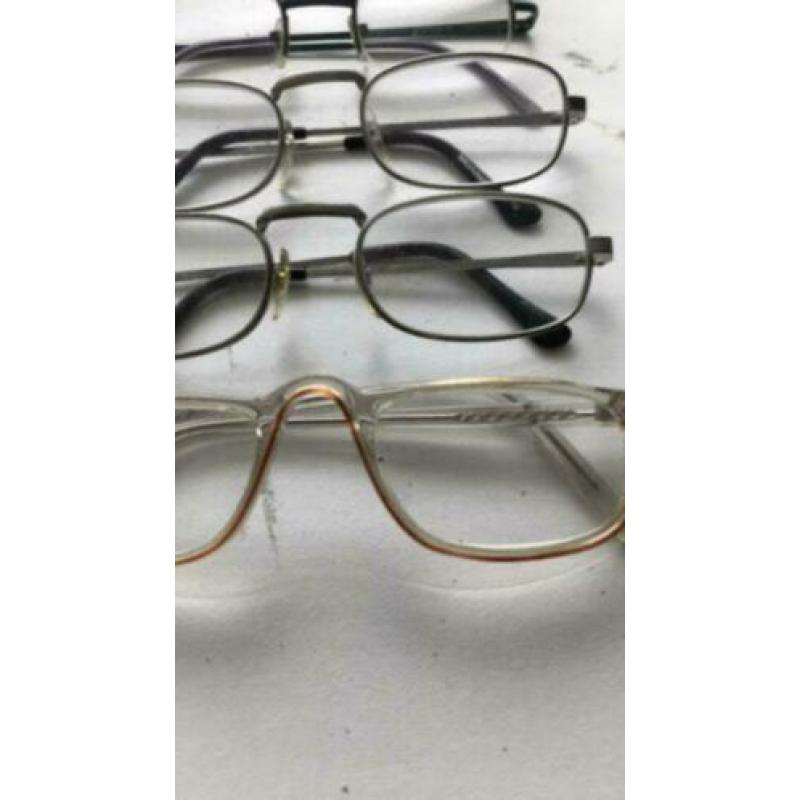 5 brilmonturen met glas, armani en diverse +250 en +200