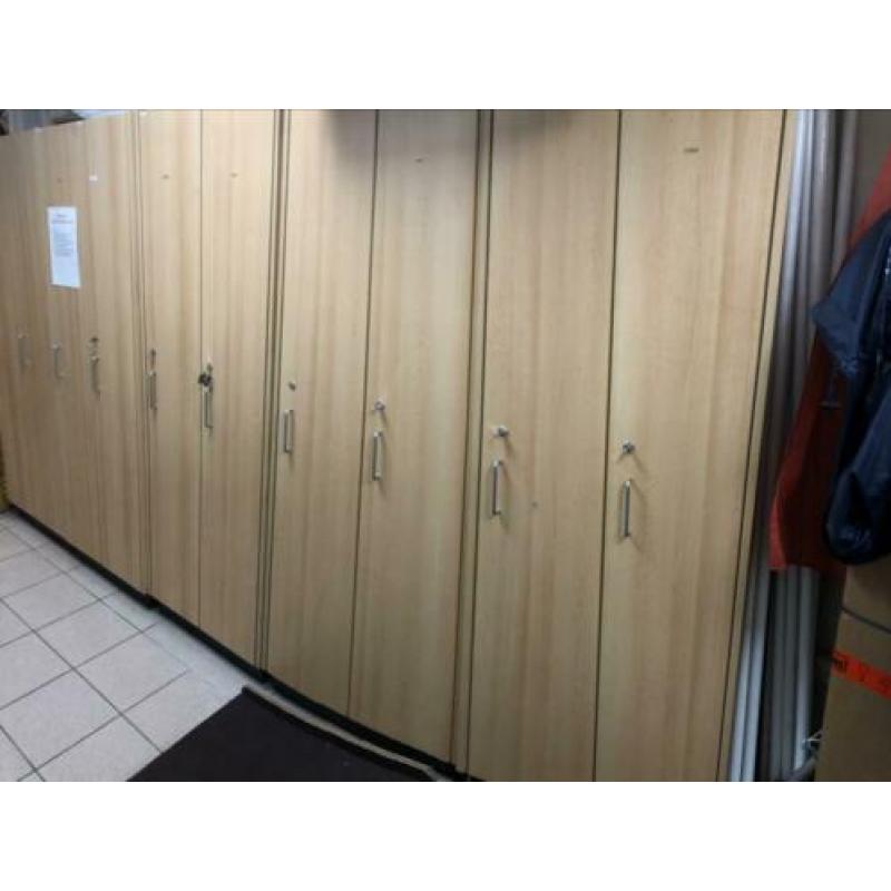 Garderobe kast 5 x 2 stuks.