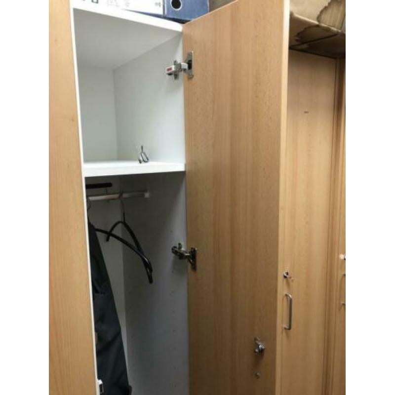 Garderobe kast 5 x 2 stuks.
