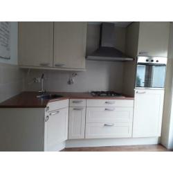 Keuken met apparatuur