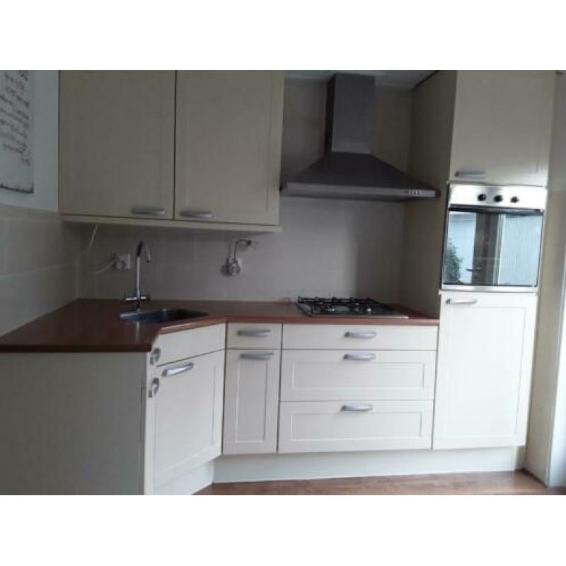 Keuken met apparatuur