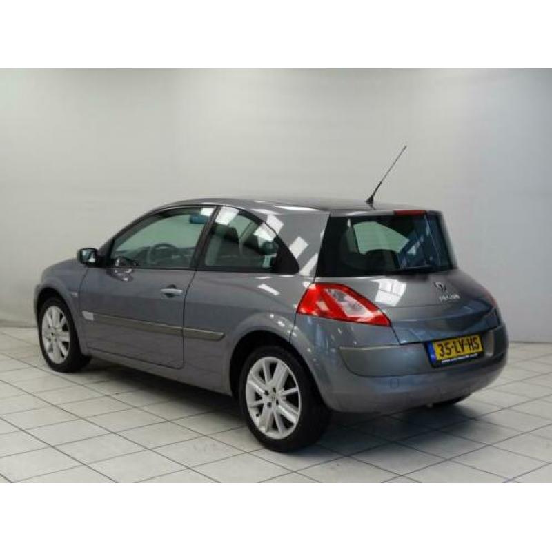 Renault Mégane 1.6-16V Expression Luxe € 2.550,00