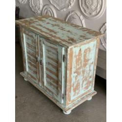Vintage kast met planken