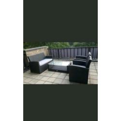 Loungeset bankje, twee stoelen en tafel