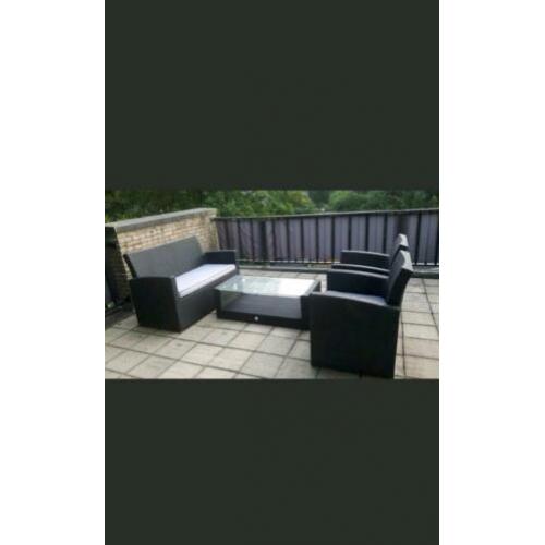 Loungeset bankje, twee stoelen en tafel