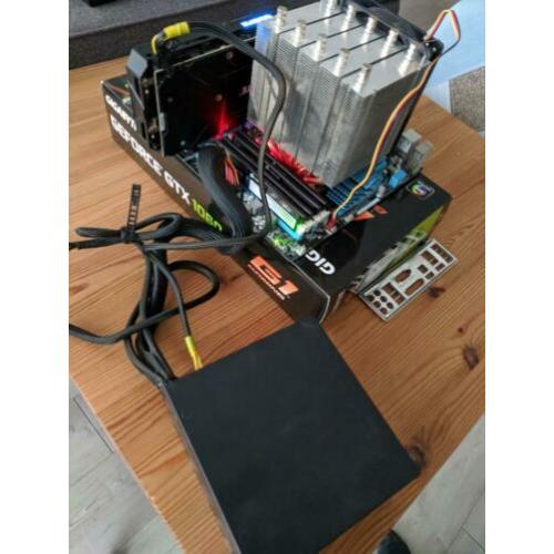 Moederbord + Videokaart + Processor + Geheugen + Voeding