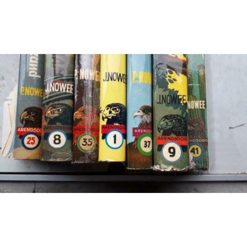 Arendsoog boeken 7x. Nowee